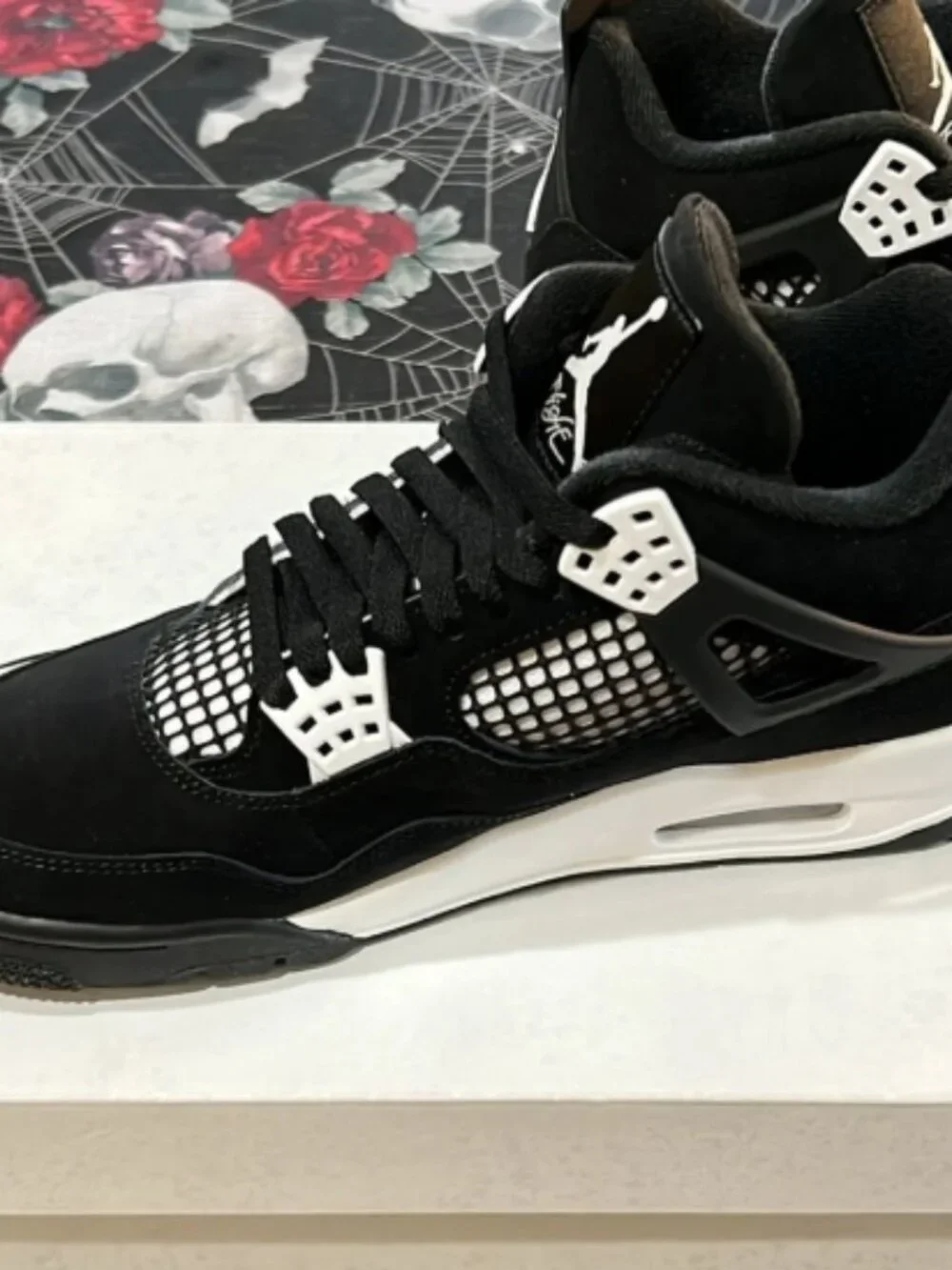 AIR JORDAN 4 IV WHITE THUNDER BLACKWHITE